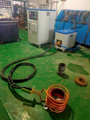 Buen precio Mf-120kw Máquina de calefacción por inducción de frecuencia media con conexión flexible de 4 m en línea