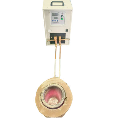 Buen precio Equipo de horno de inducción de funcionamiento suave que ofrece una capacidad de fusión de 10 kg y 50 kg diseñado para tareas de fusión de metales en línea