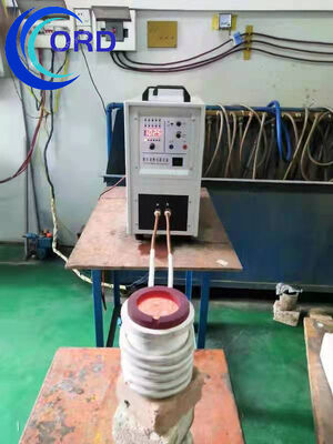 Buen precio Hf-25kw Máquina de fundición por inducción de alta frecuencia para fundir el cobre, latón, bronce, hierro fundido, acero, dios, etc. con horno de 5 kg en línea