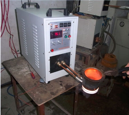 Buen precio Máquina de calefacción por inducción de bajo precio para horno de fundición de oro de 2 kg (HF-15KW+2KG) en línea