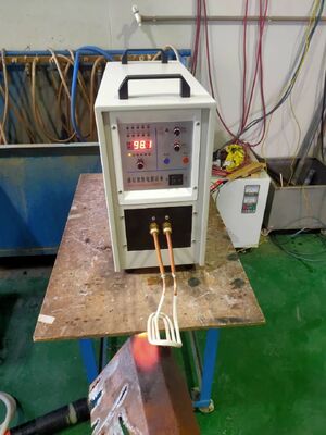 Buen precio Máquina de calefacción por inducción con tratamiento térmico de metal para 15kw en línea