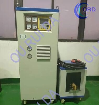 Buen precio Máquina de calentamiento por inducción de proveedor chino para forja en caliente / temple / recocido / calentamiento / fusión con barras / tuberías / tochos de metales (DSP-160KW) en línea